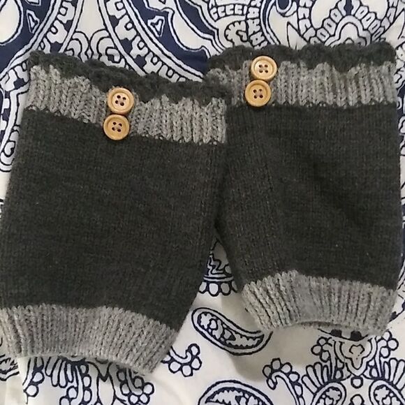 Knit boot socks with ruffle and button detailing - Picture 1 of 5